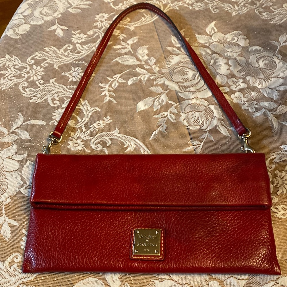 RARE DOONEY & BOURKE CLUTCH / SHOULDER BAG CRIMSON RED PEBBLED LEATHER EUC
